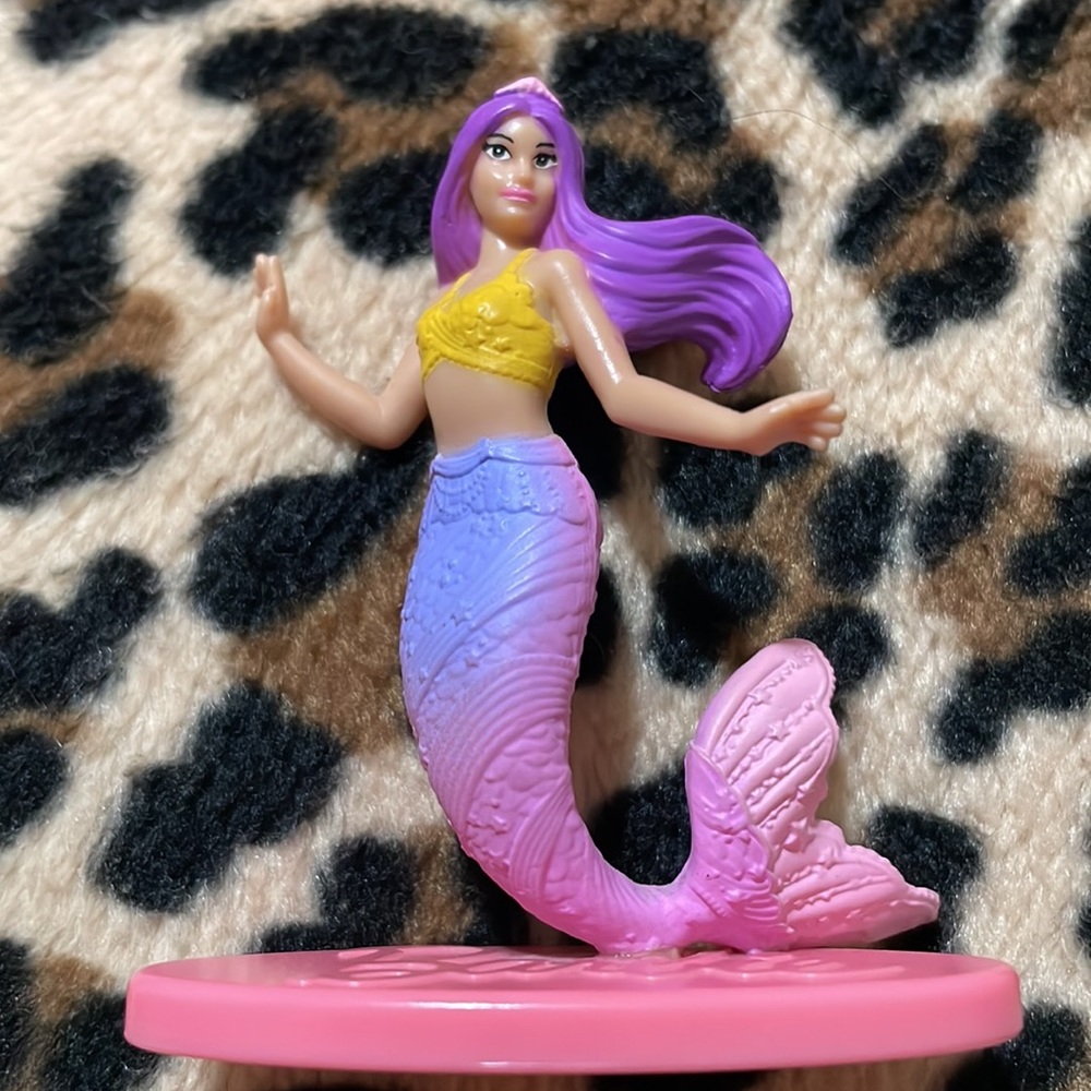 BARBIE 🩷💜 Micro Collection Mini Figure Mermaid Pop Star Dreamtopia Purple Cake - Picture 4 of 15